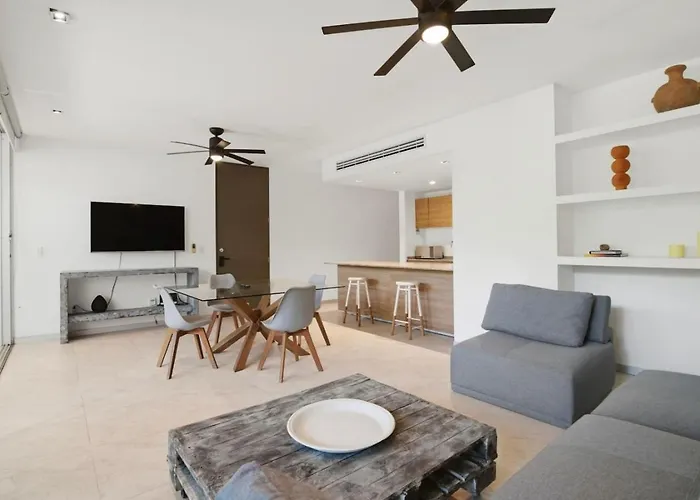Apartamento Unwind In | Pool & Private Patio