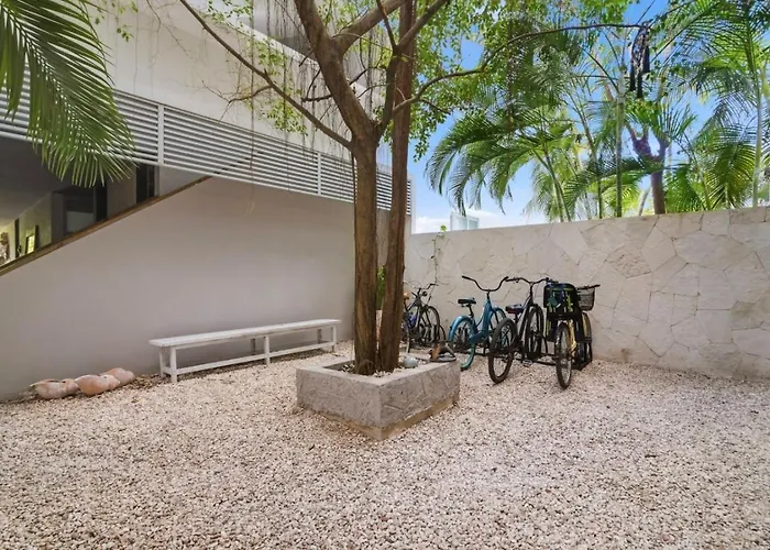 Unwind In | Pool & Private Patio Apartamento