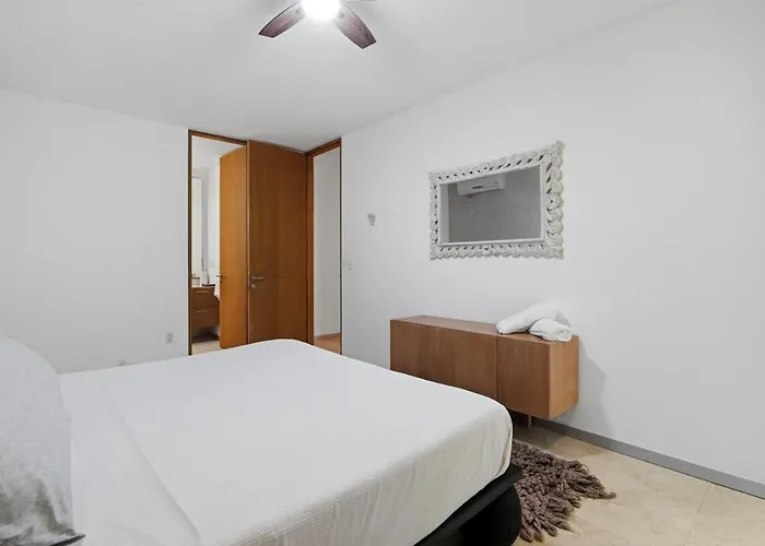 Unwind In | Pool & Private Patio Apartamento