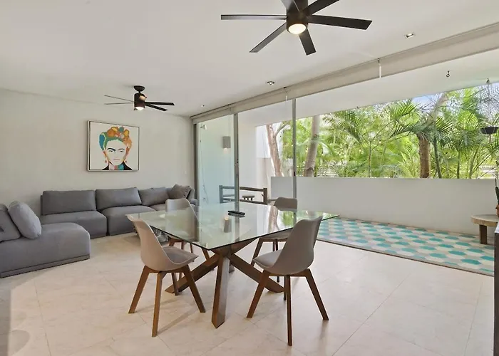 Unwind In | Pool & Private Patio Apartamento