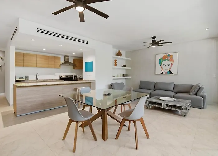 Unwind In | Pool & Private Patio Apartamento *