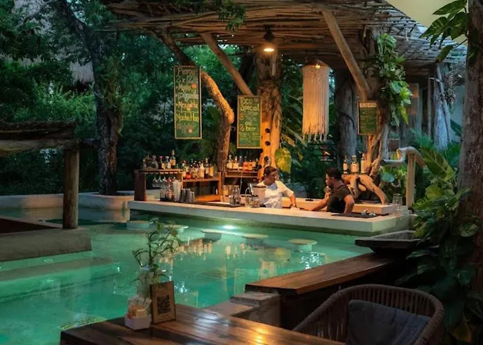 Unwind In | Pool & Private Patio Apartamento