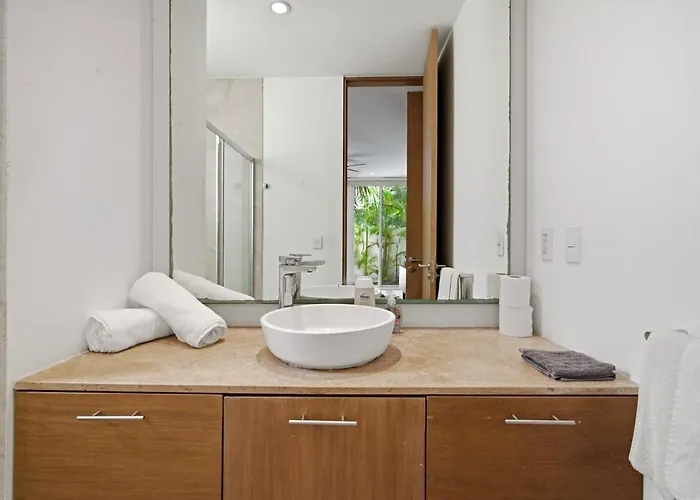 Unwind In | Pool & Private Patio Apartamento *